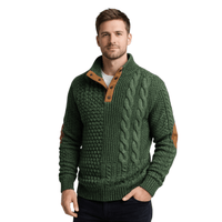 Klassischer Herrenpullover mit hohem Kragen