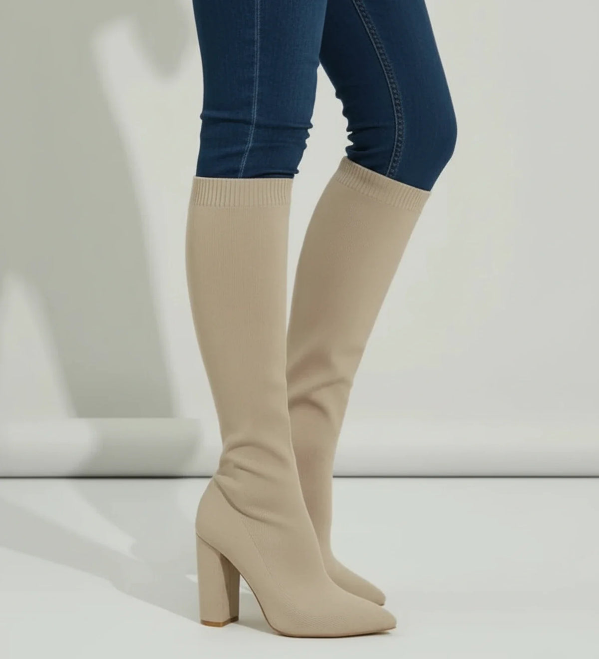 Kniehohe Damen-Strickstiefel mit hohem Absatz