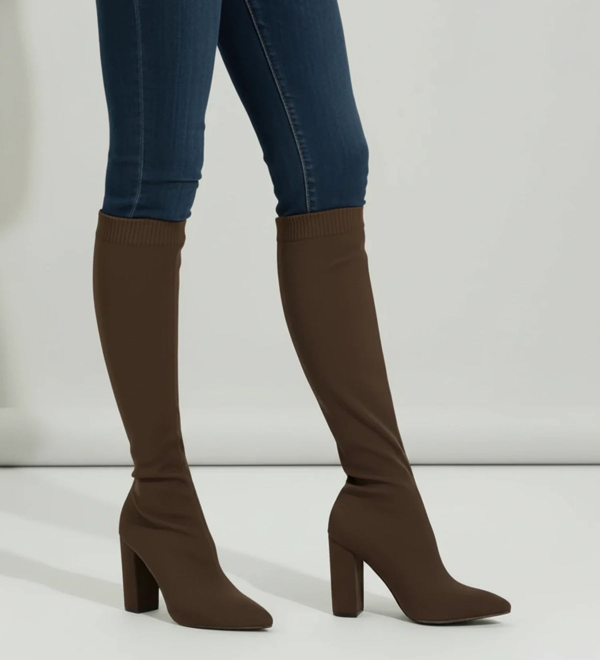 Kniehohe Damen-Strickstiefel mit hohem Absatz