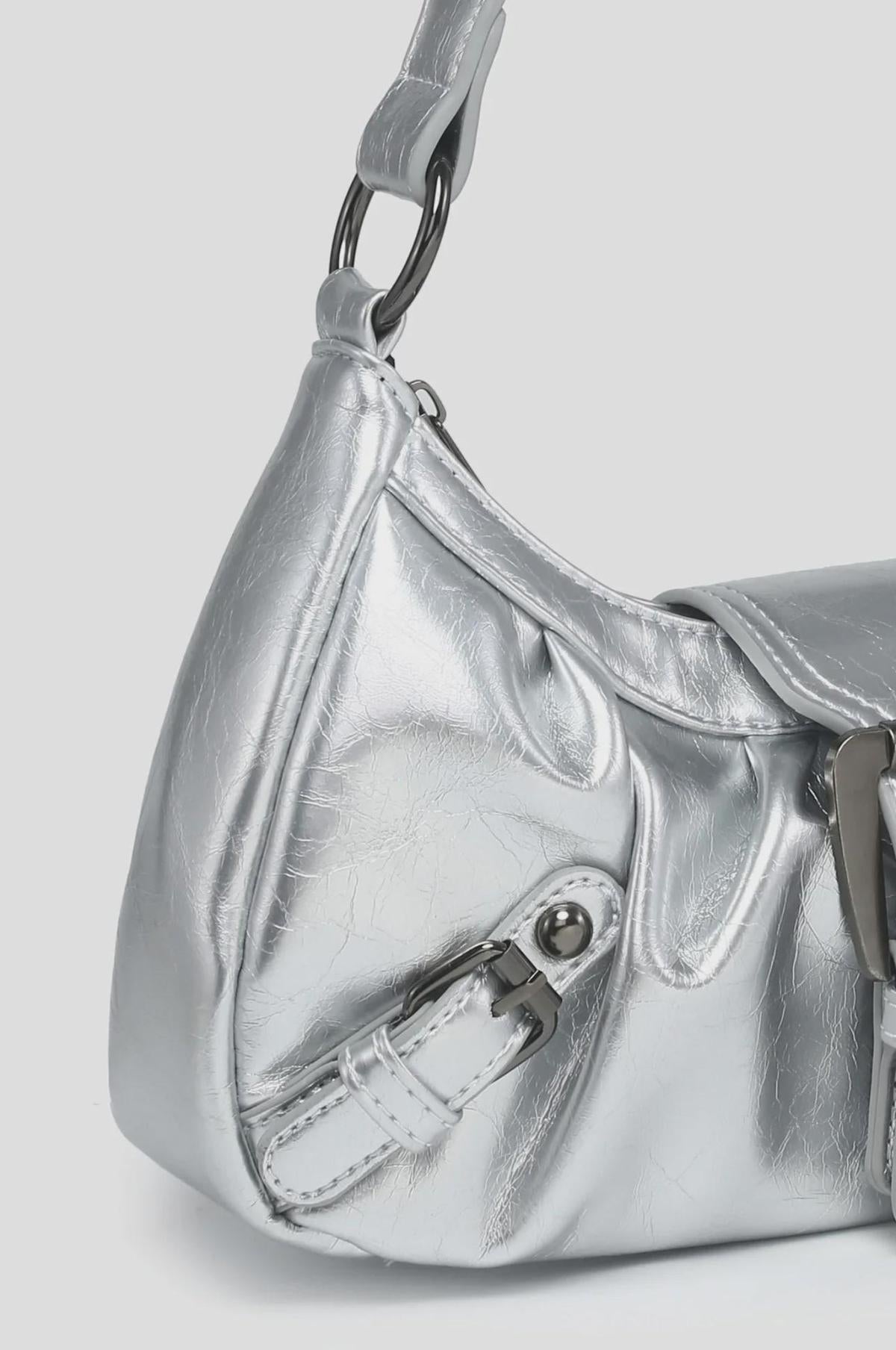 Kompakte, formschöne Damen-Schultertasche aus Leder