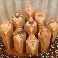 Krippenfiguren in Säulenform