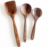 Küchenutensilien aus Holz, verschiedene Formen