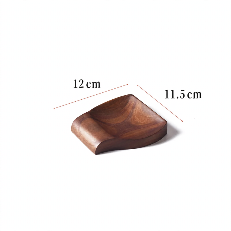 Küchenutensilien aus Holz, verschiedene Formen