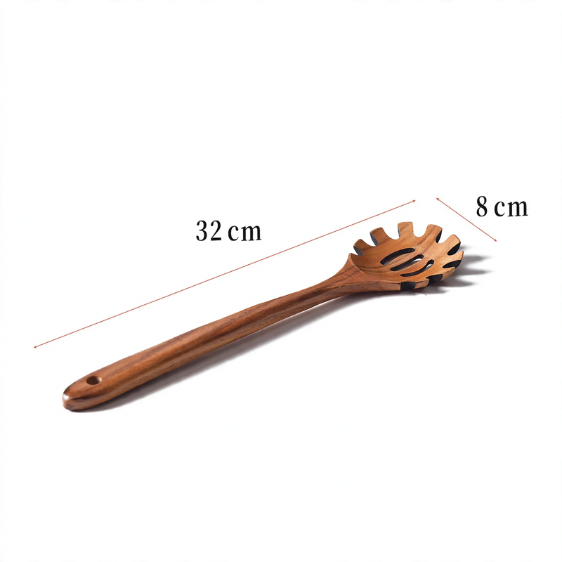 Küchenutensilien aus Holz, verschiedene Formen