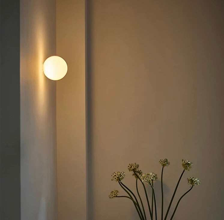 Kugel-Wandleuchte – Moderne Wandlampe aus Glas – Elegante Innenbeleuchtung