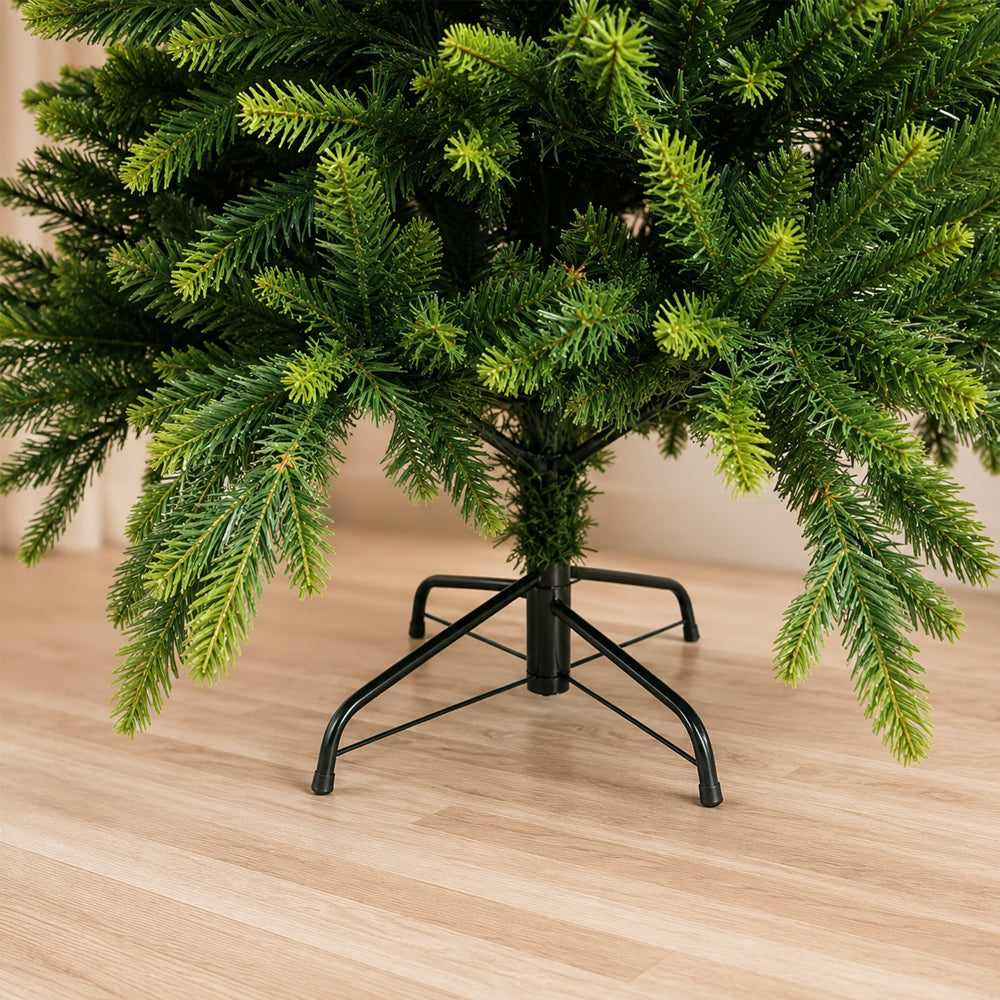 Künstlicher Weihnachtsbaum – naturgetreu