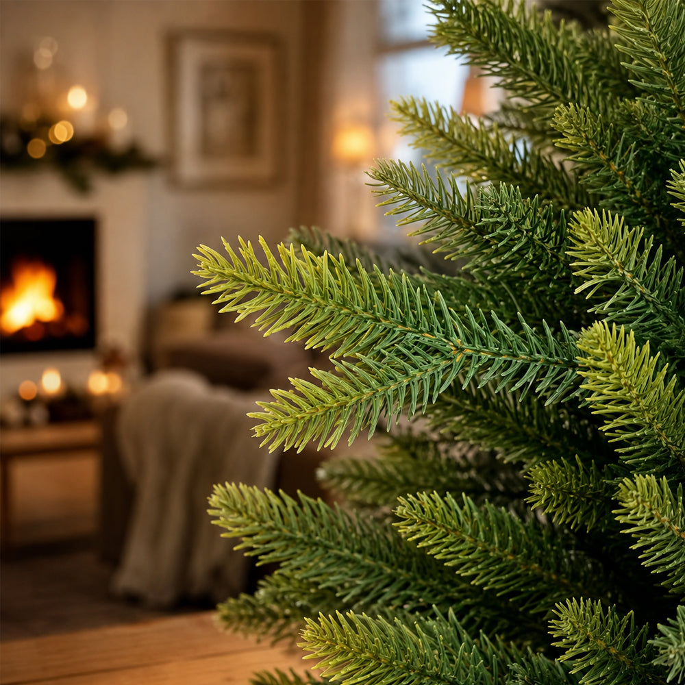 Künstlicher Weihnachtsbaum – naturgetreu