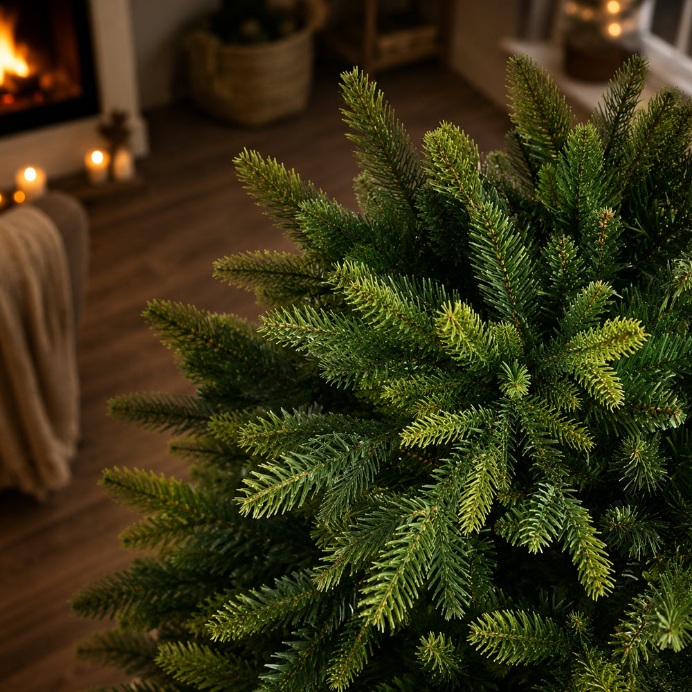 Künstlicher Weihnachtsbaum – naturgetreu