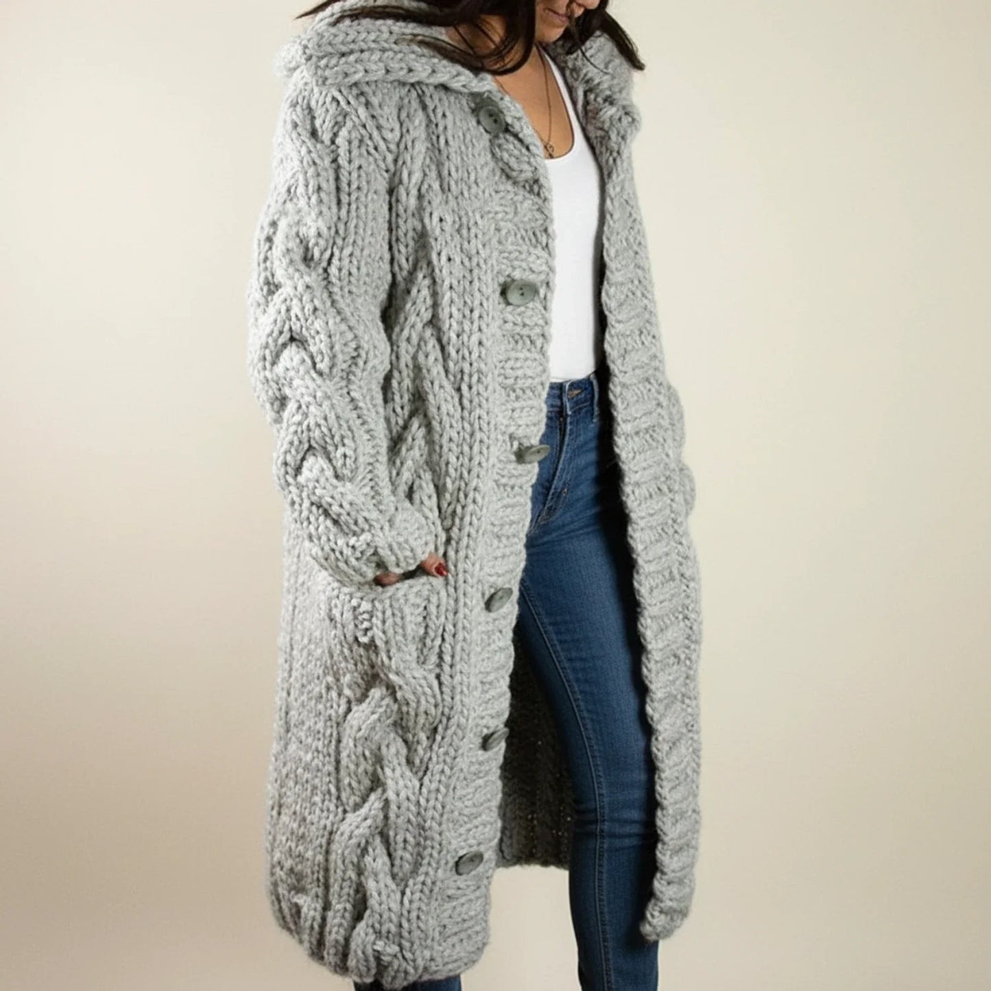 Langer Damen-Winterstrickmantel mit Kapuze