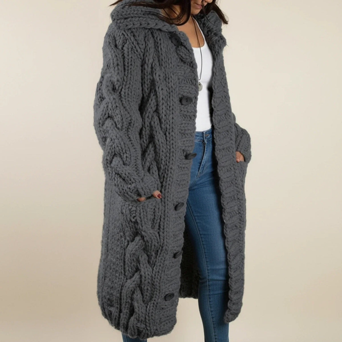 Langer Damen-Winterstrickmantel mit Kapuze
