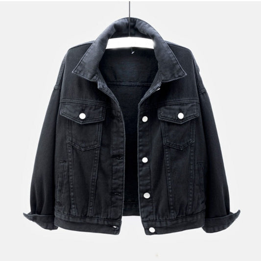 Lässige Jacke im klassischen Design – zeitloser Streetstyle