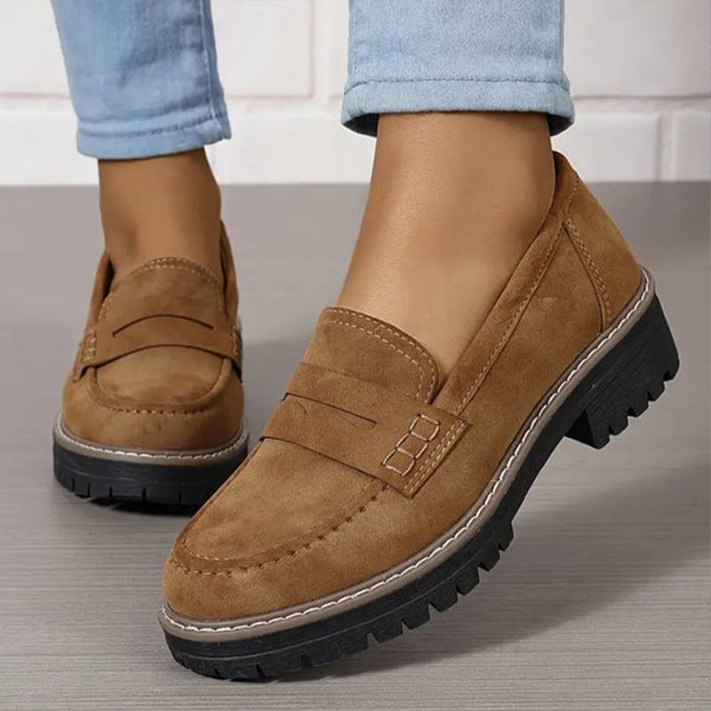 Lässige und elegante Damen-Slipper aus Wildleder