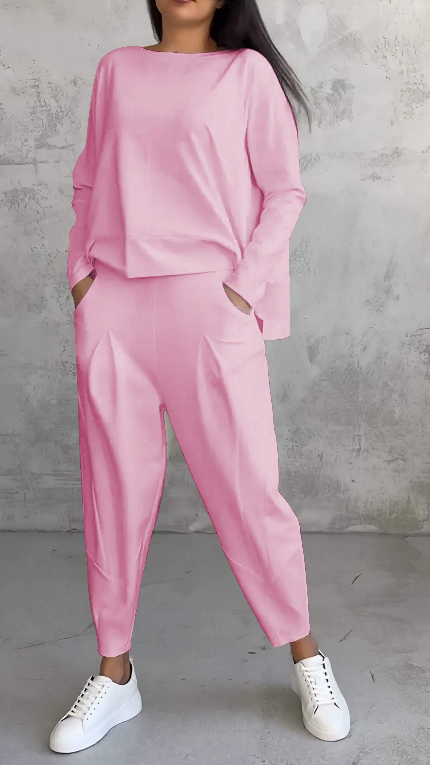 Lässiges Damen-Sommer-Set mit lockerem Pullover und zulaufender Hose
