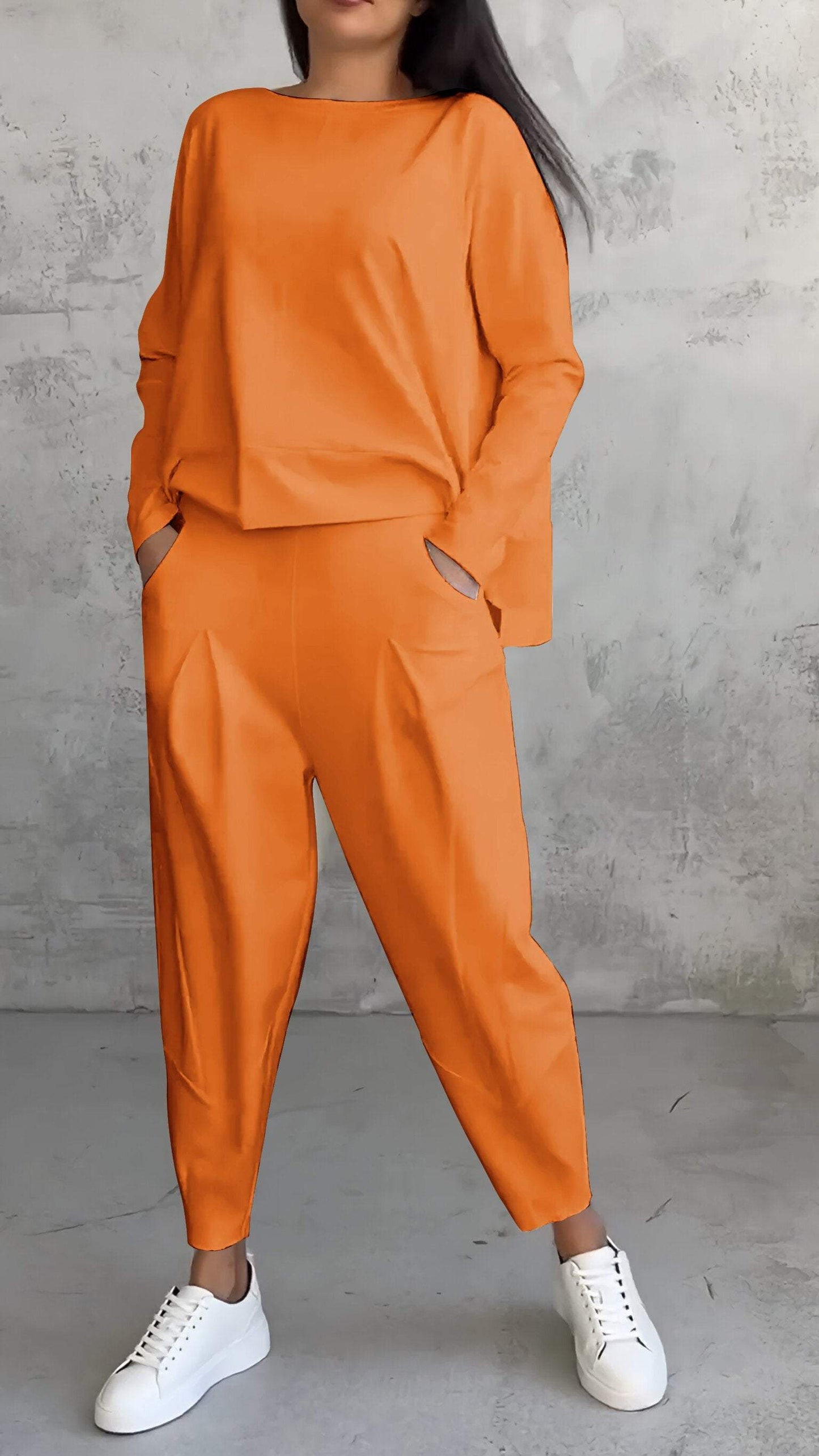 Lässiges Damen-Sommer-Set mit lockerem Pullover und zulaufender Hose