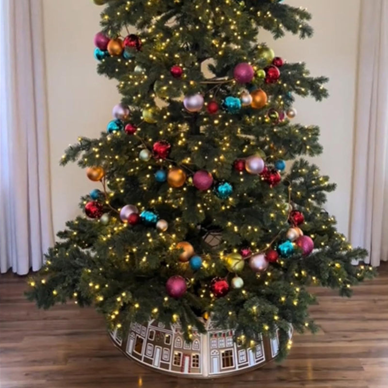 LED-Christbaumständer-Abdeckung im Lebkuchenhaus-Design