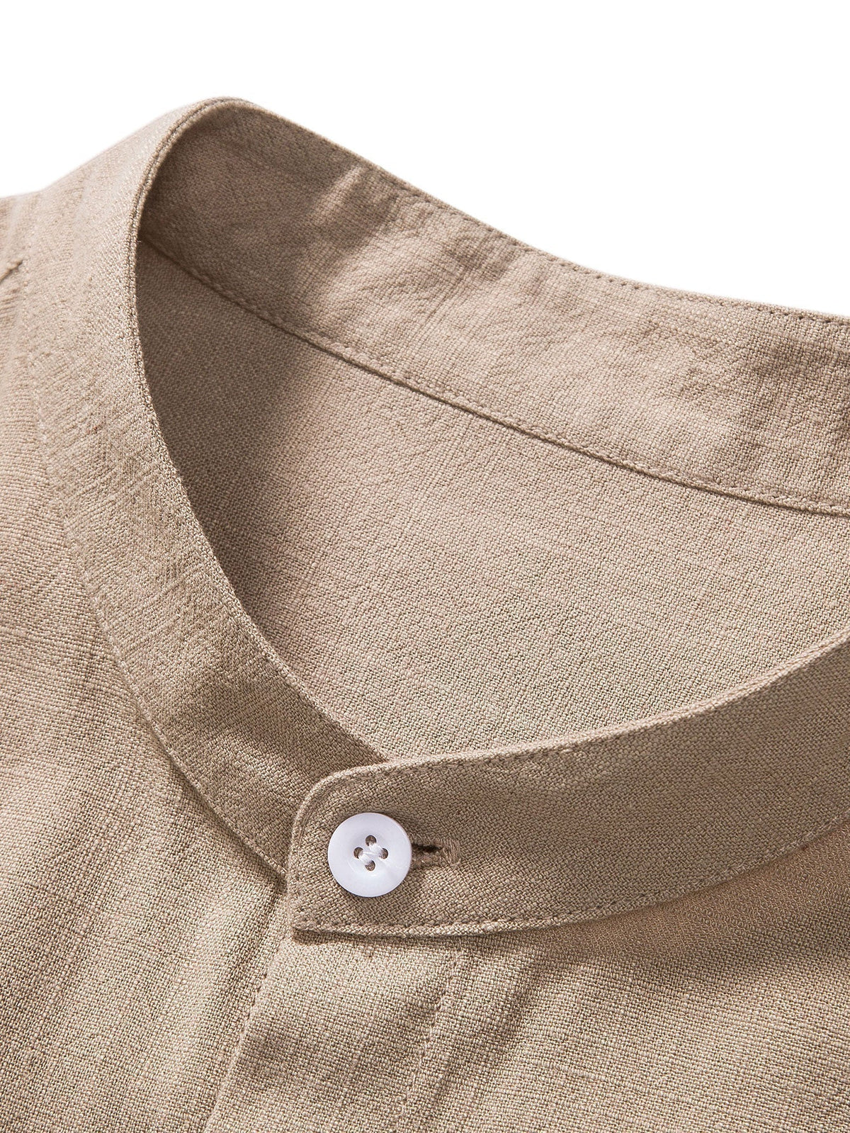 Leichtes Sommer-Set für Herren aus kurzärmeligem Hemd mit Stehkragen und Hose
