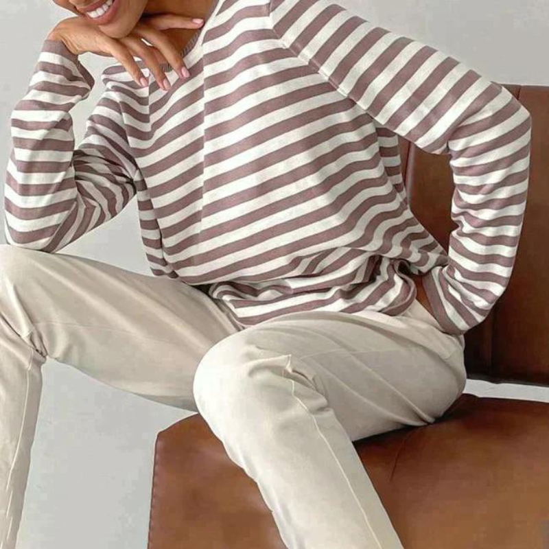 Locker sitzender gestreifter Strickpullover für Damen