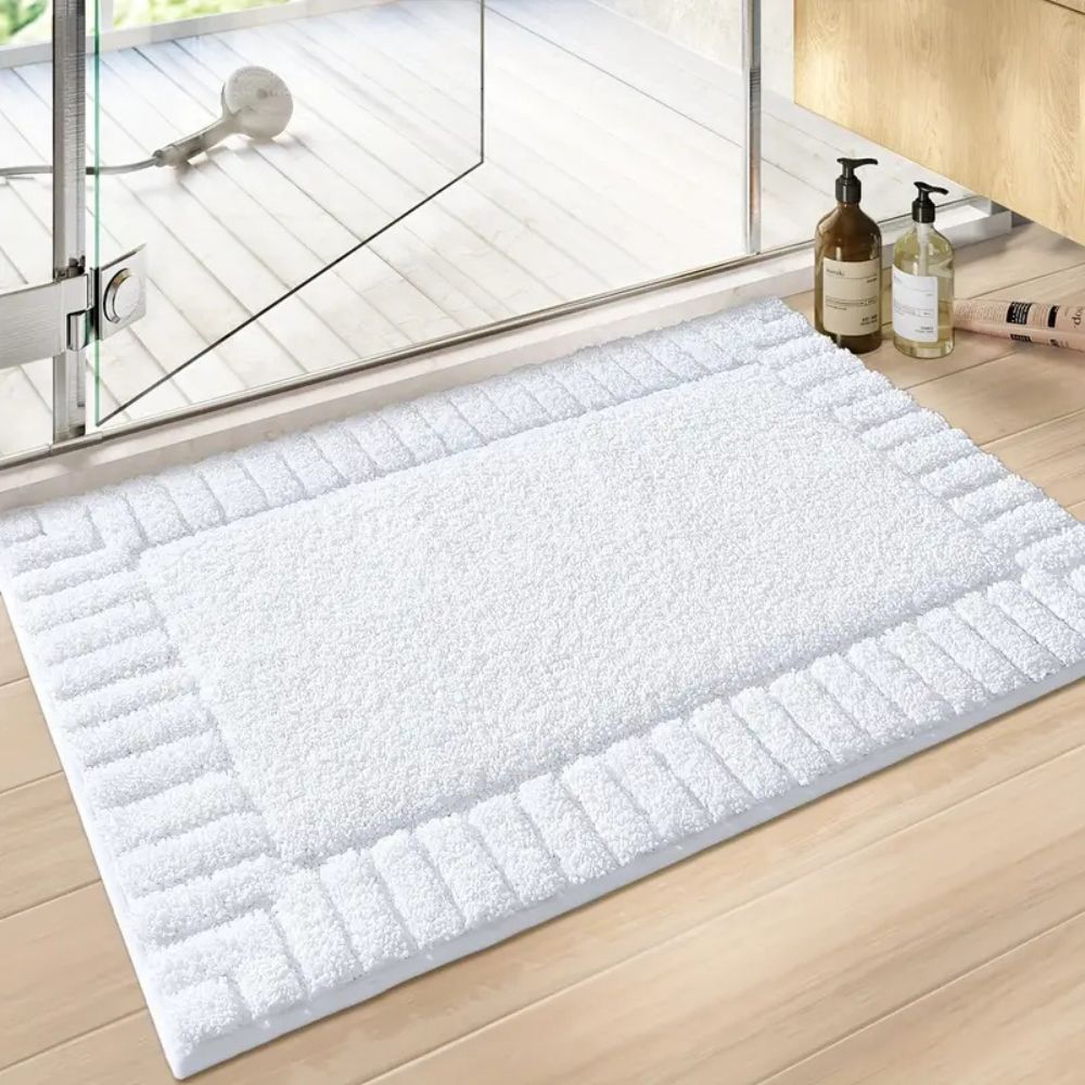 Minimalistische Badematte mit Streifen – rutschfest und schnelltrocknend