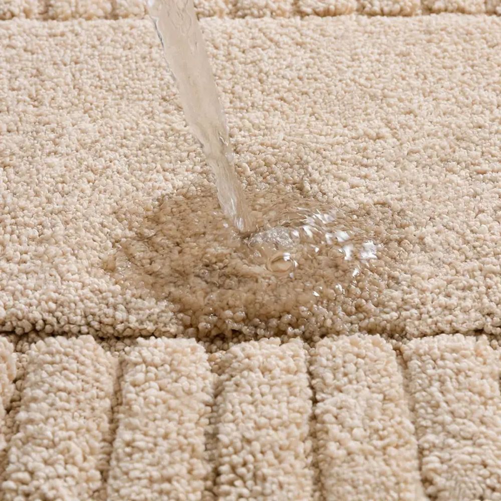 Minimalistische Badematte mit Streifen – rutschfest und schnelltrocknend