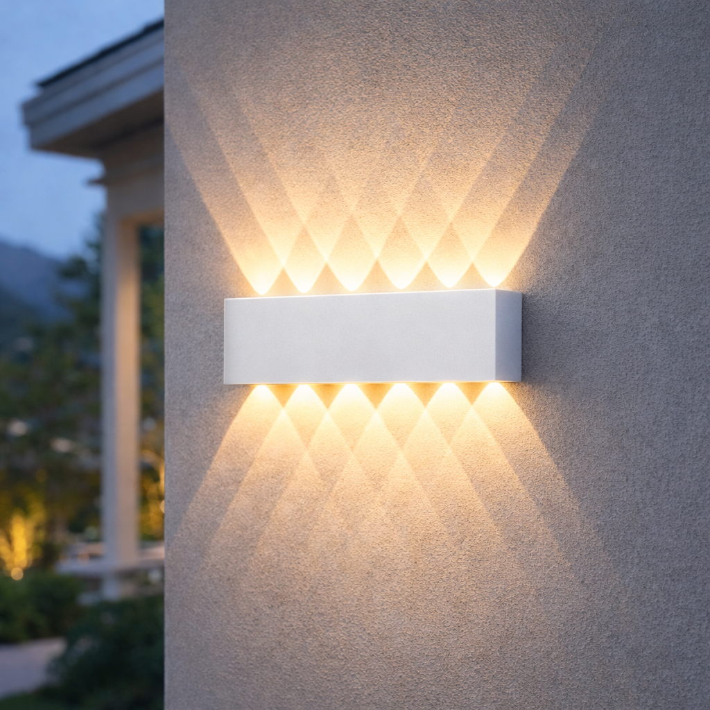 Minimalistische LED-Wandleuchte mit Up-and-Down-Beleuchtung für Innen und Außen