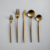 Minimalistisches 20-teiliges Besteckset aus hochwertigem Edelstahl in eleganter Ausführung – ideal für gehobenes Dinner und den täglichen Gebrauch in der modernen Küche