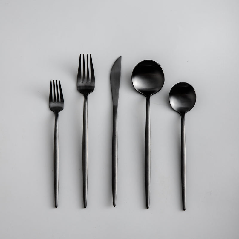 Minimalistisches 20-teiliges Besteckset aus hochwertigem Edelstahl in eleganter Ausführung – ideal für gehobenes Dinner und den täglichen Gebrauch in der modernen Küche