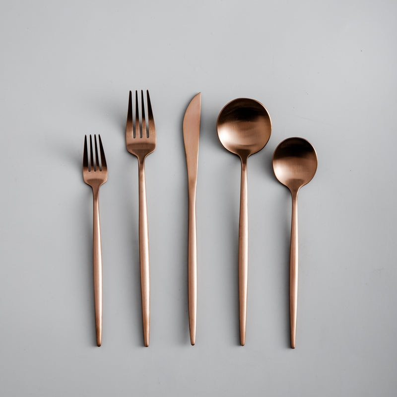 Minimalistisches 20-teiliges Besteckset aus hochwertigem Edelstahl in eleganter Ausführung – ideal für gehobenes Dinner und den täglichen Gebrauch in der modernen Küche