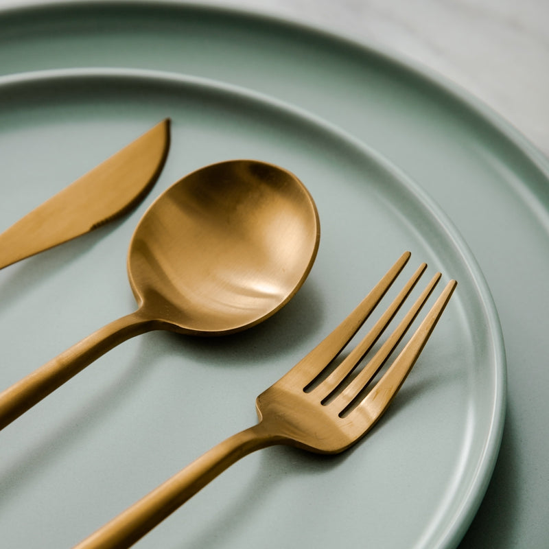 Minimalistisches 20-teiliges Besteckset aus hochwertigem Edelstahl in eleganter Ausführung – ideal für gehobenes Dinner und den täglichen Gebrauch in der modernen Küche