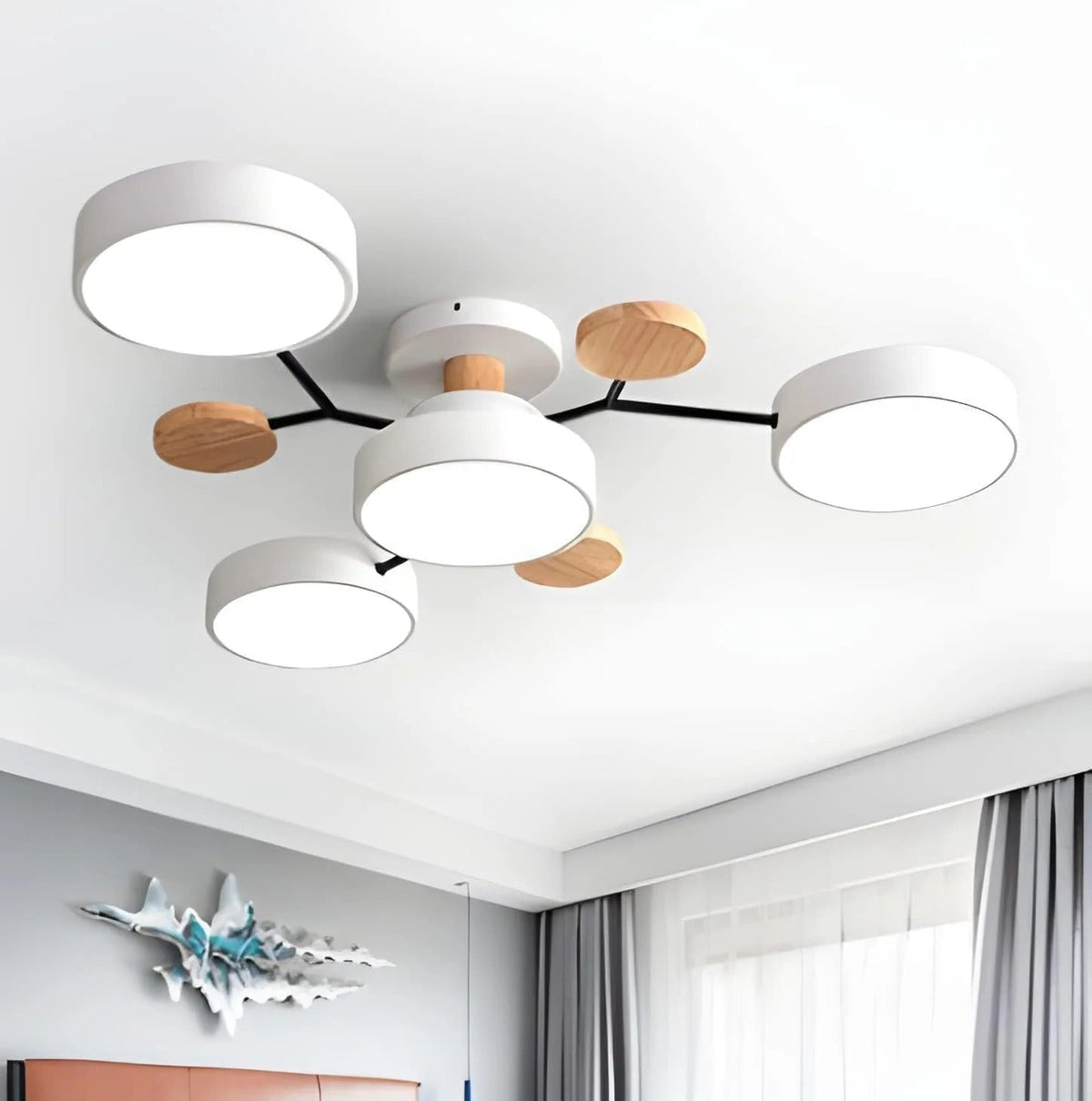 Moderne Halbeinbau-LED-Deckenleuchte Halo für elegante Räume