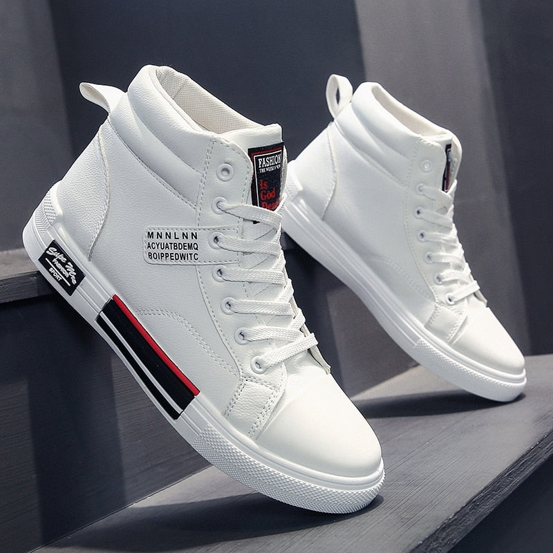 Moderne hohe Herrenschuhe für Herbst und Winter