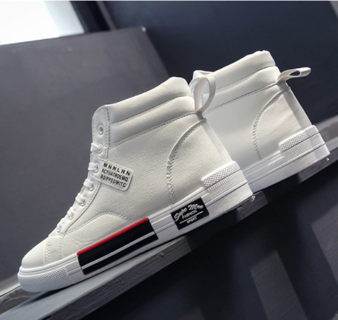 Moderne hohe Herrenschuhe für Herbst und Winter