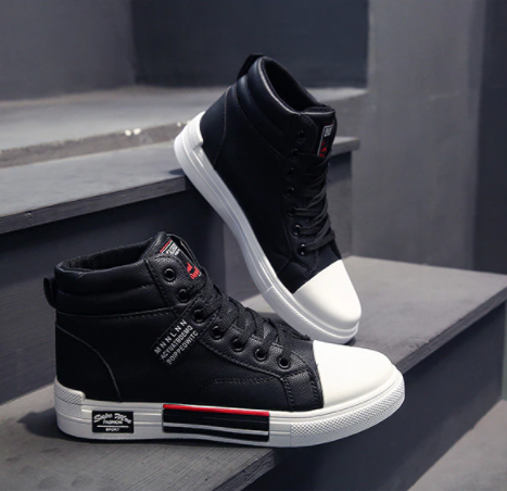 Moderne hohe Herrenschuhe für Herbst und Winter