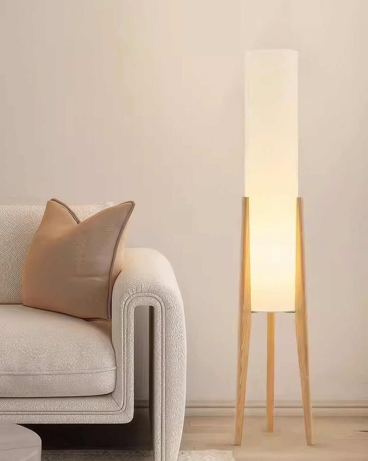 Moderne Retro-Stehleuchte aus Walnussholz – Kunstlampe