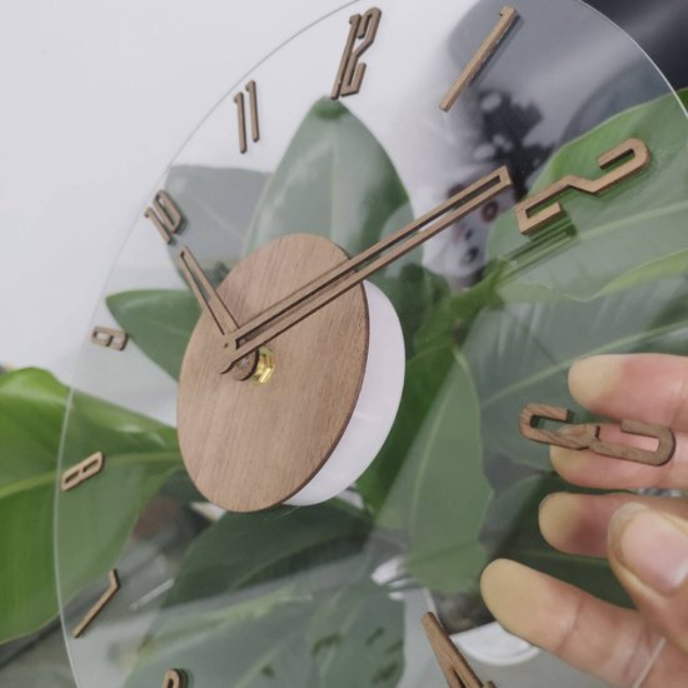 Moderne Wanduhr