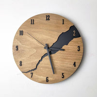 Moderne Wanduhr aus Holz 30x30 cm – zeitloses Design für jedes Interieur aus hochwertigen Materialien