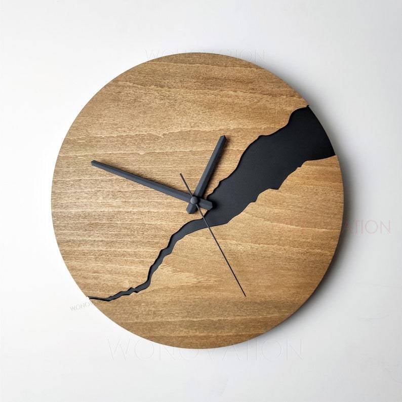 Moderne Wanduhr aus Holz 30x30 cm – zeitloses Design für jedes Interieur aus hochwertigen Materialien