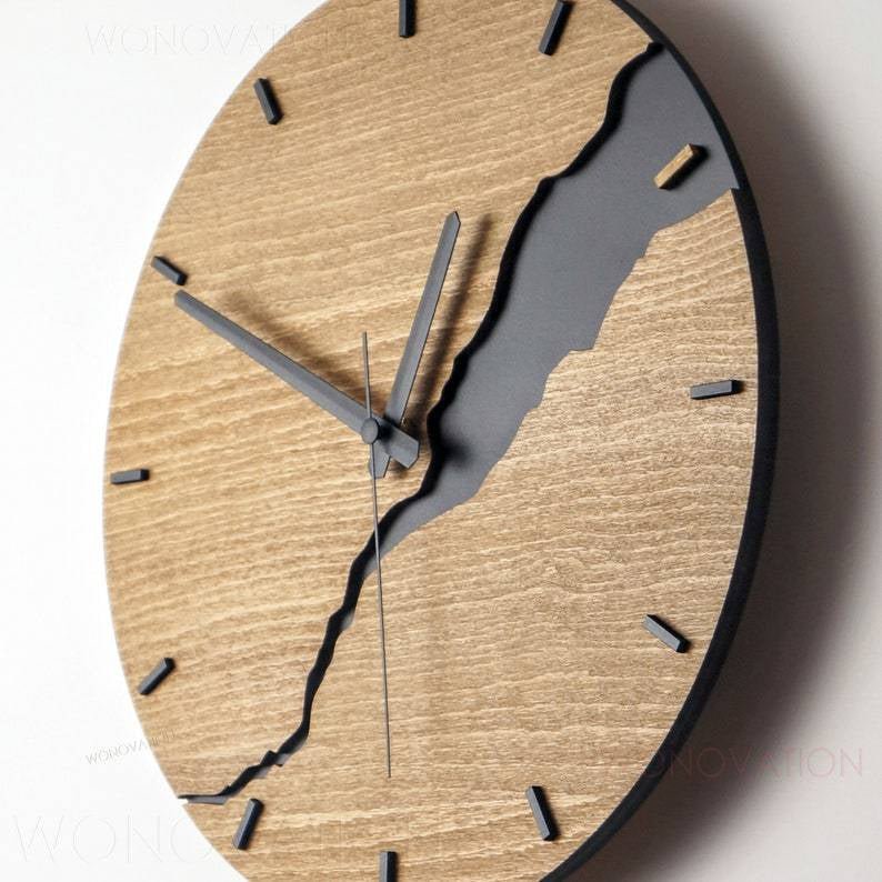 Moderne Wanduhr aus Holz 30x30 cm – zeitloses Design für jedes Interieur aus hochwertigen Materialien