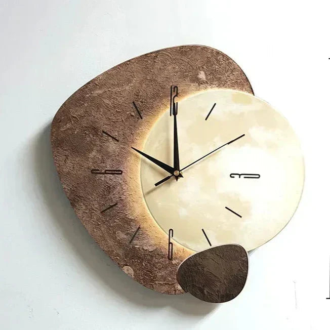 Moderne Wanduhr mit einzigartigem Design