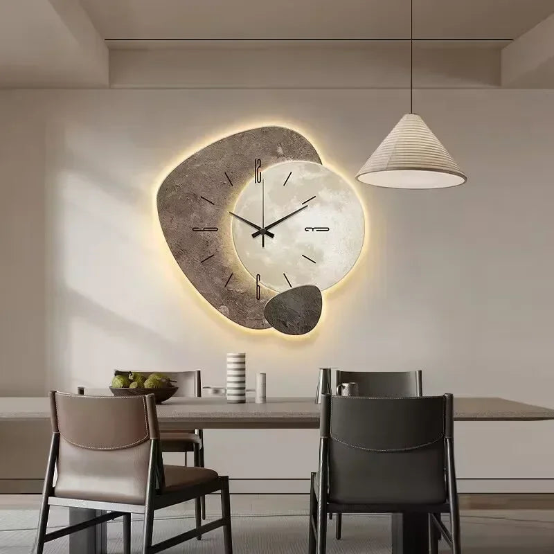 Moderne Wanduhr mit einzigartigem Design