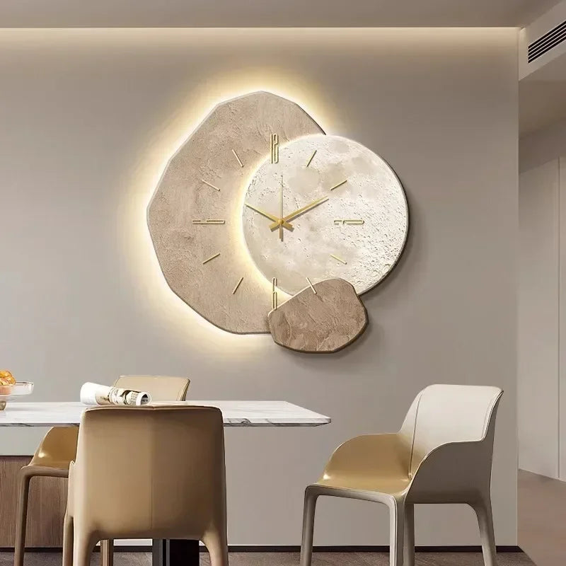 Moderne Wanduhr mit einzigartigem Design