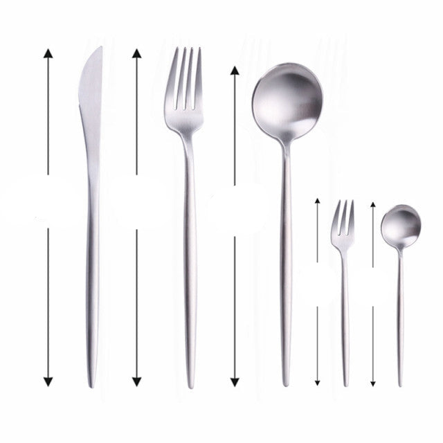 Modernes minimalistisches Besteckset aus 18/10-Edelstahl mit Titanbeschichtung
