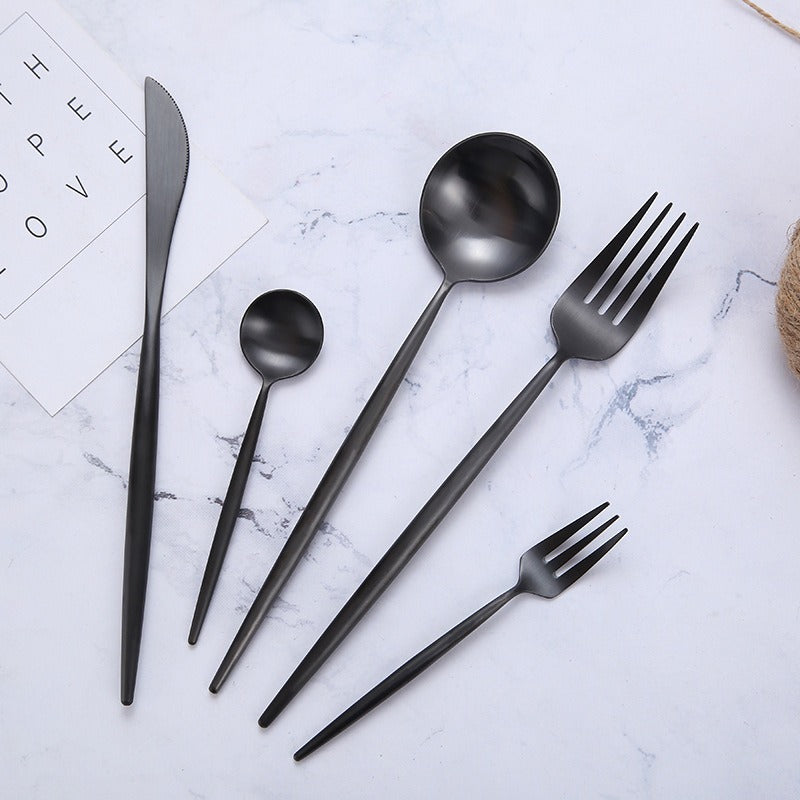 Modernes minimalistisches Besteckset aus 18/10-Edelstahl mit Titanbeschichtung