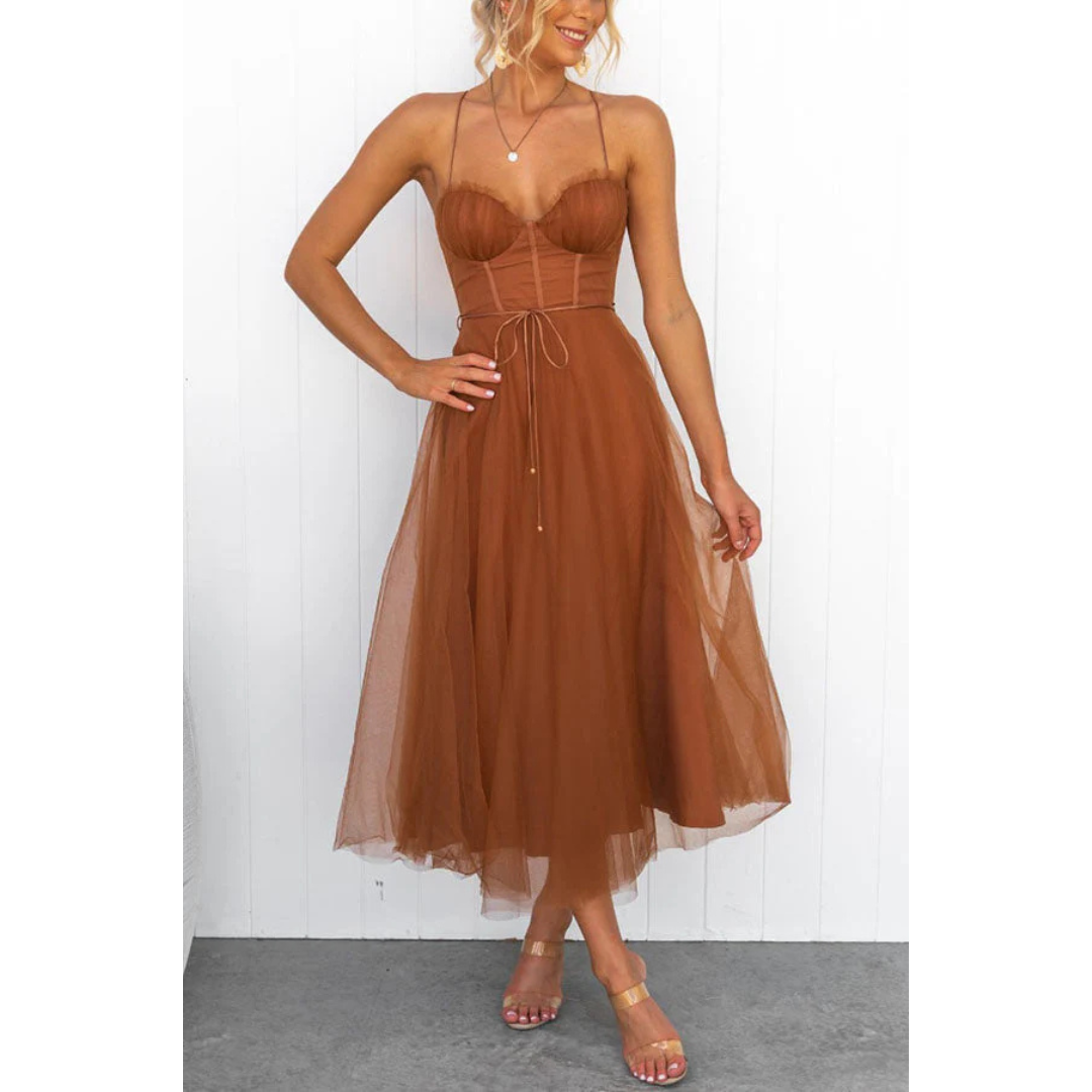 Modernes Spaghettiträger-Maxikleid für Damen – Ätherischer Seiden-Touch, architektonische A-Linie & skandinavische Sommer-Majestät