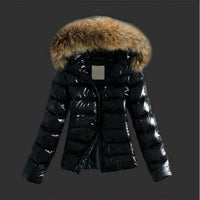 Modische schwarze Damen-Winterjacke mit Fellkragen