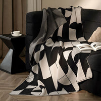Monochrome geometrische Wohndecke