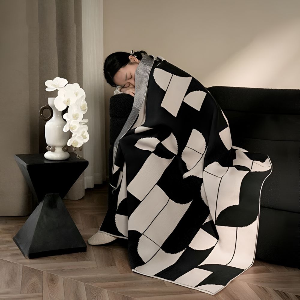 Monochrome geometrische Wohndecke