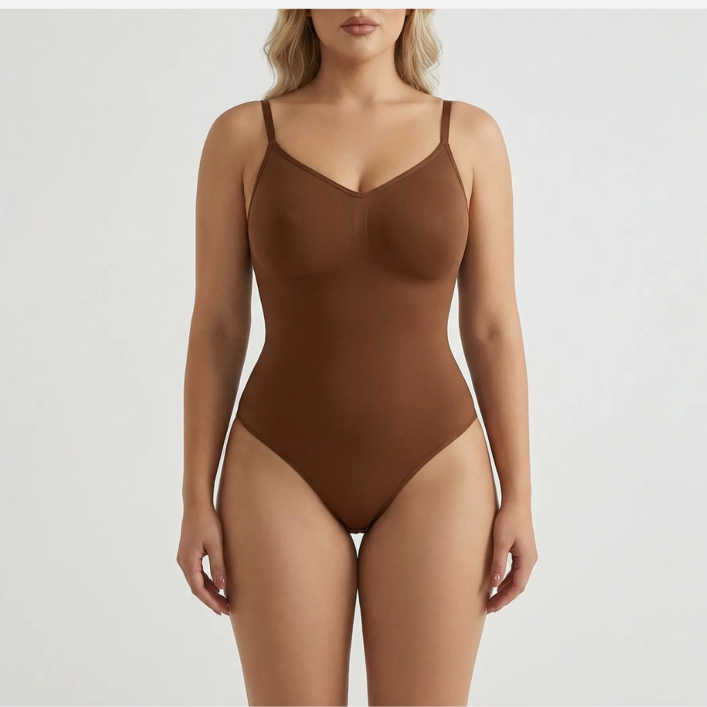 Nahtloser, figurbetonter Body mit Spaghettiträgern