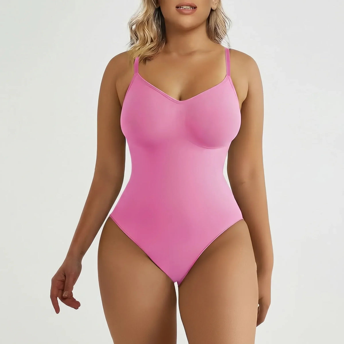 Nahtloser, figurbetonter Body mit Spaghettiträgern