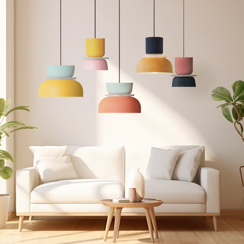 Nordische Pendelleuchte mit Color-Blocking-Akzent und Schirm in Acrylschale für Küche oder Essbereich