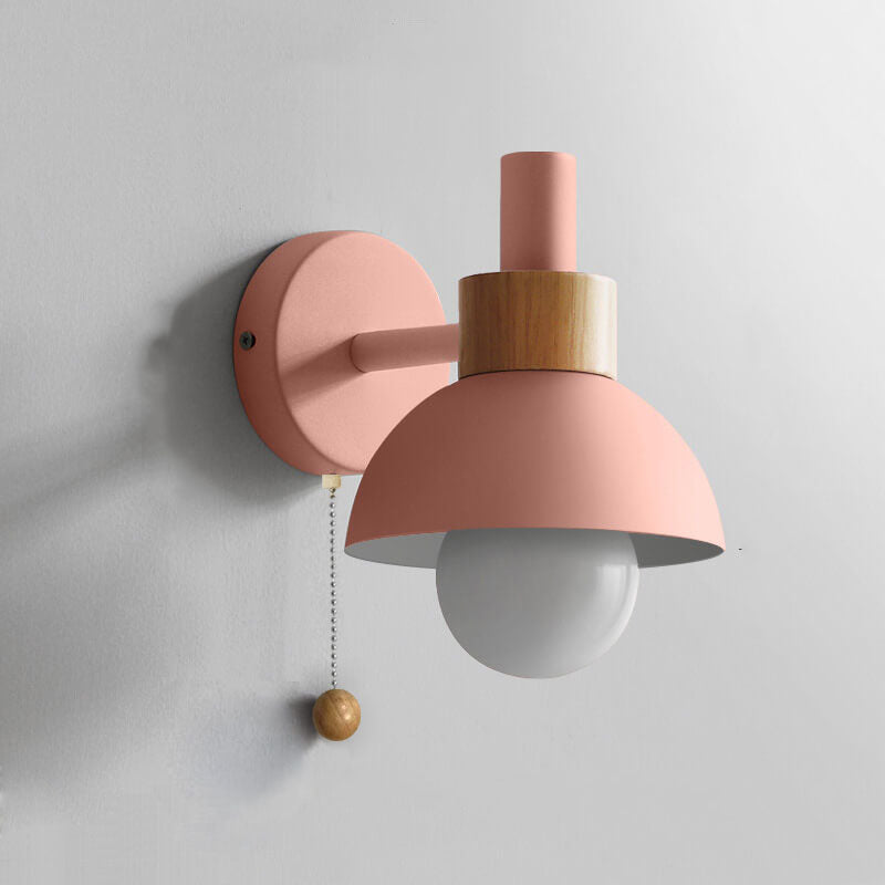 Nordische Wandleuchte mit Holzakzent | Minimalistische Leuchte mit Zugschalter